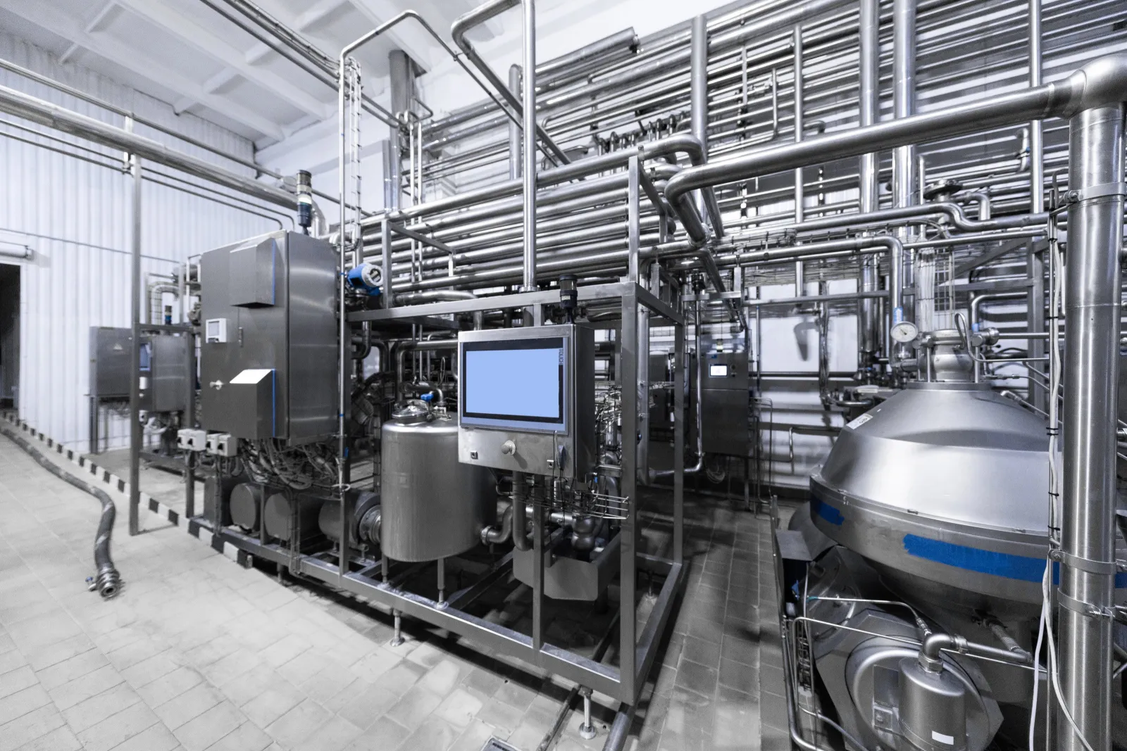 Stainless steel processing line with pipework